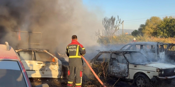 Yediemin deposunda yangın : 5 otomobil ve 30 motosiklet yandı