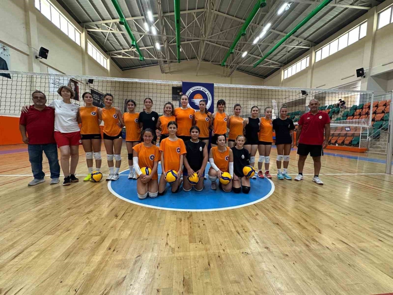 Yokluklar içinde umuda ‘Smaç’ atıyorlar