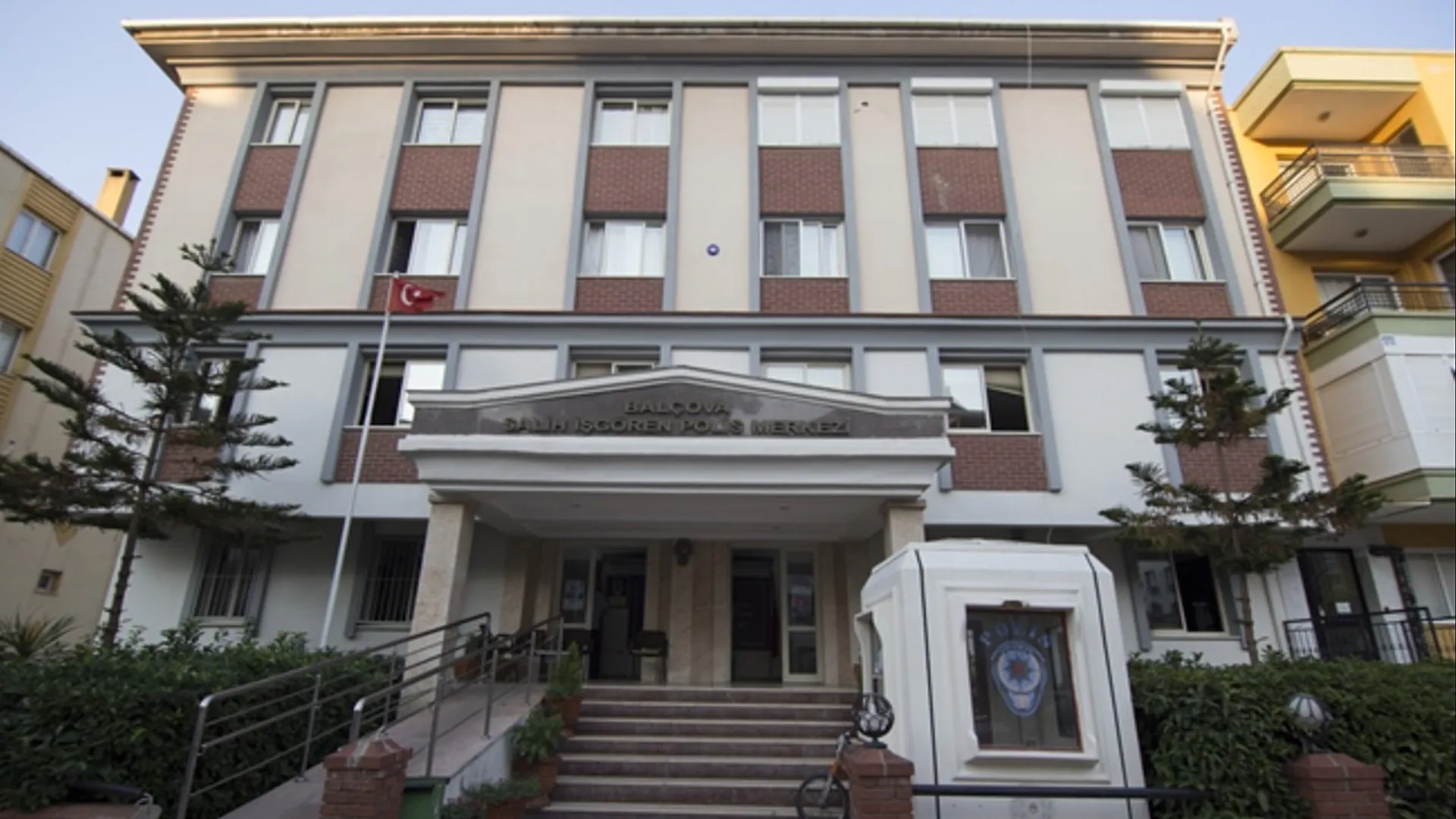 İzmir Balçova’da Polis Merkezine Silahlı Saldırı: 2 Polis Şehit Oldu