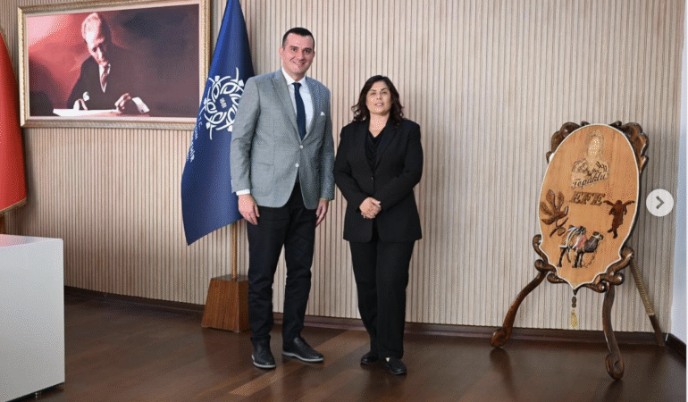 Burak Pehlivan’dan Özlem Çerçioğlu’na Ziyaret: “Hükümetimizin Güçlü Desteğiyle Aydın’a Daha Büyük Yatırımlar Gelecek” 4 Ekran Resmi 2025-09-04 19.14.41