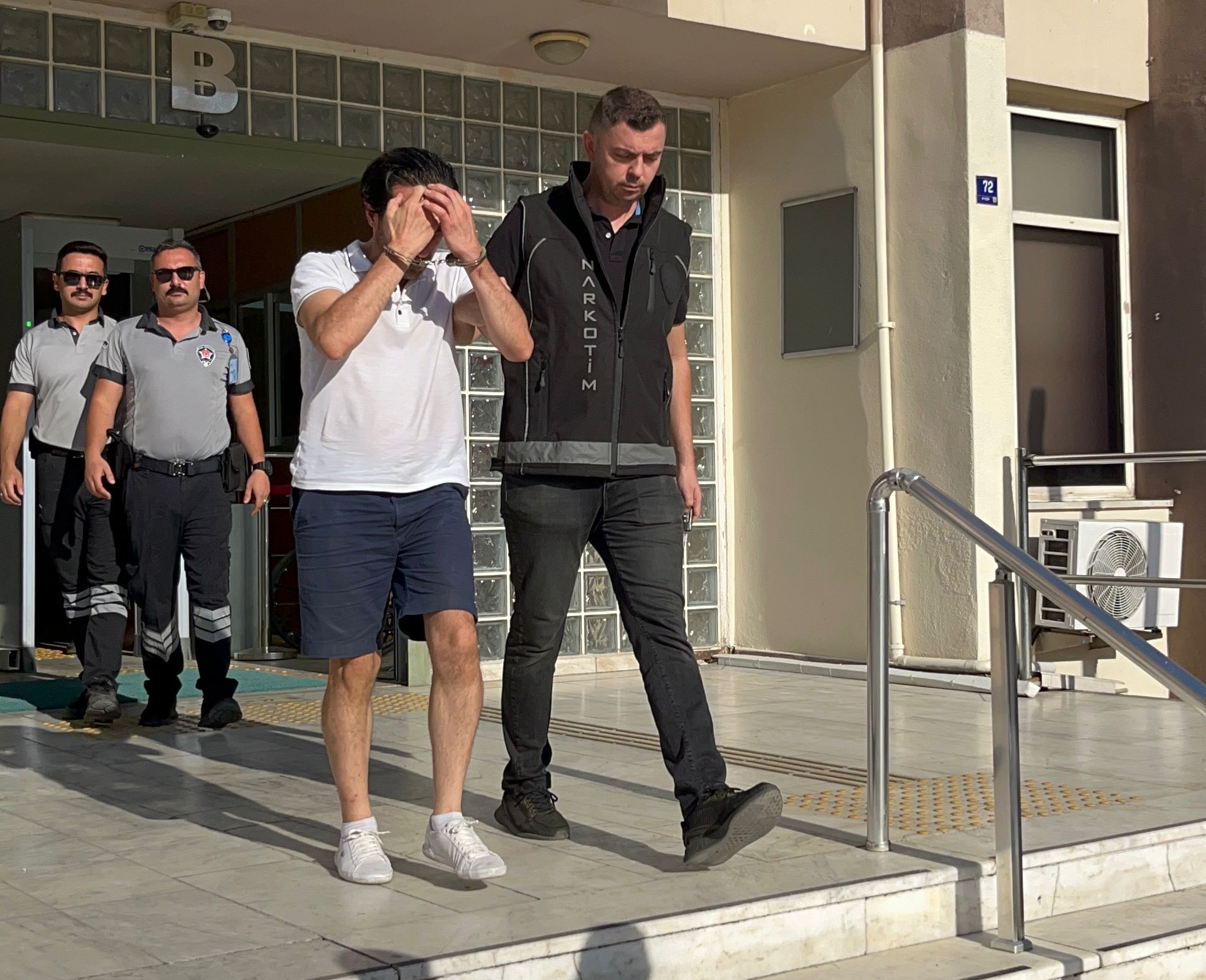 Aydın’da uyuşturucu alışverişi yapan 2 kişi tutuklandı