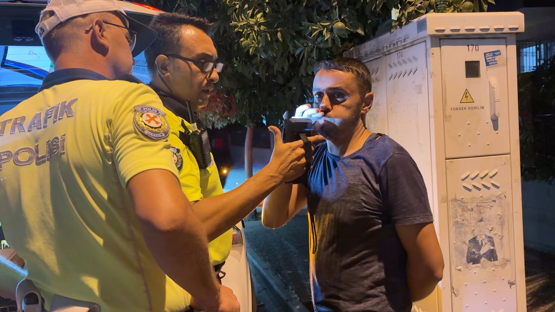 Alkollü direksiyona geçti 3 araca çarptı