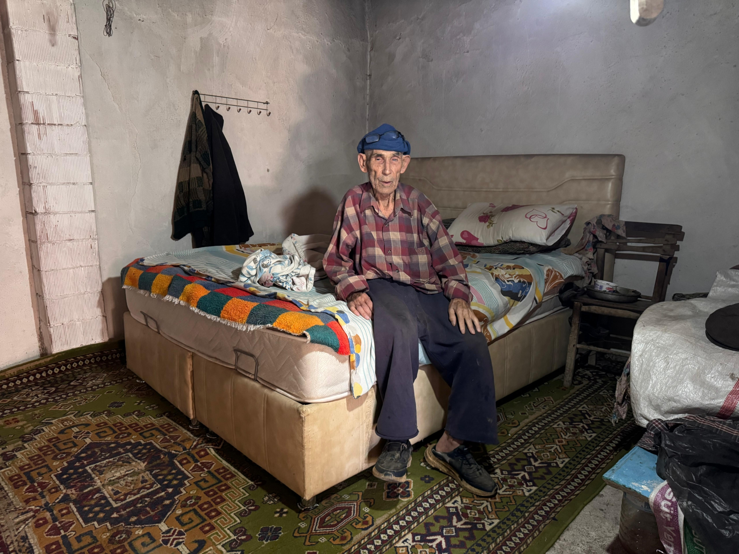 Aydın’da 85 Yaşındaki Durmuş Amca Metruk Evde Unutuldu!