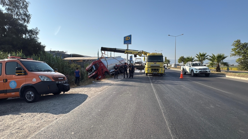 Aydın'da yakıt tankeri minibüse çarptı 4 WhatsApp Image 2025 09 16 at 09.53.38