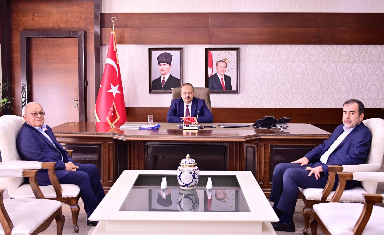 Vali, il başkanlarını sükunete davet etti