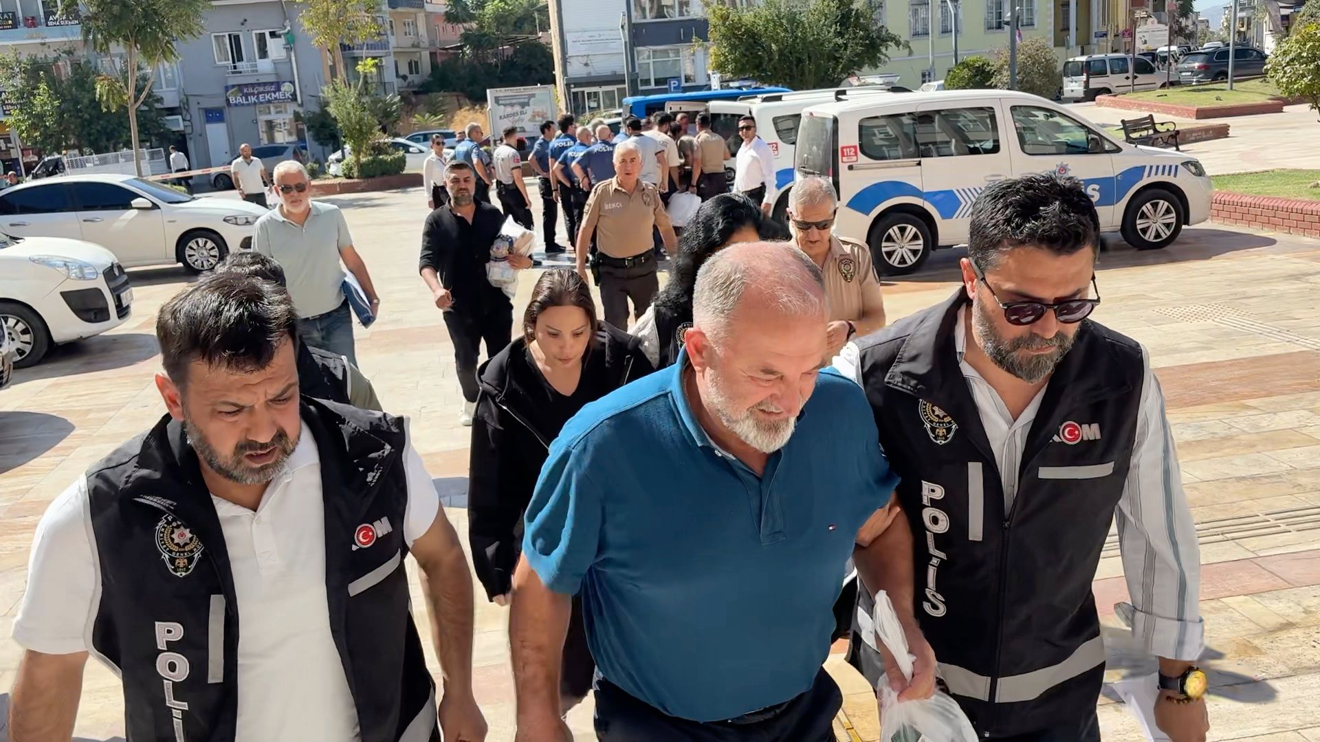 Bıçak parası iddiası ile gözaltına alınan doktor adliyede
