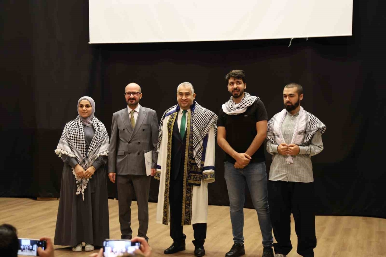 ADÜ’de yeni akademik yılın ilk dersi ’Filistin’ oldu