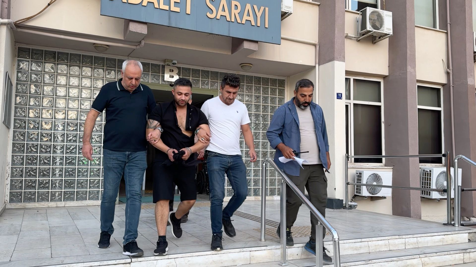 Aydın’da park halindeki otomobilden akü çaldı, tutuklandı