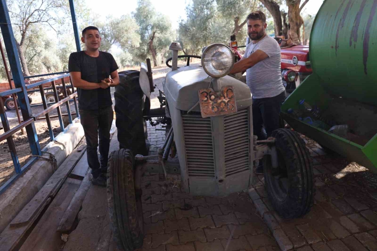 Aydın’da ata yadigarı traktör 77 yıldır çalışıyor