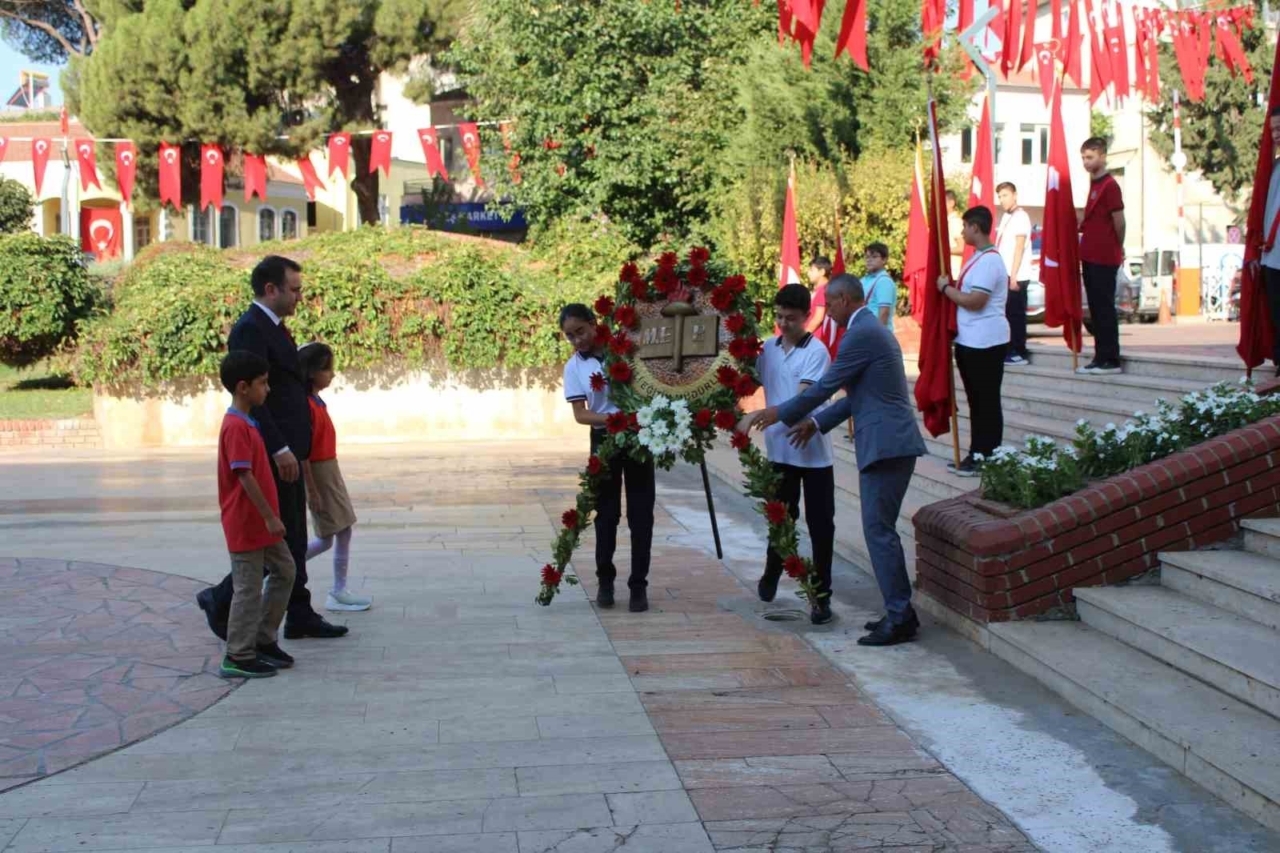 Aydın’da ilk ders zili çaldı, 200 bin öğrenci ders başı yaptı 7 Aydın’da ilk ders zili çaldı, 200 bin öğrenci ders başı yaptı