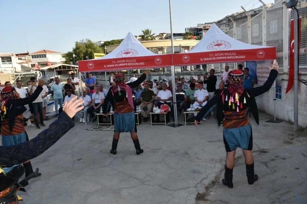 Aydınlı balıkçılar ‘Vira Bismillah’ diyerek denize açıldı 5 aydinli balikcilar vira bismillah diyerek denize acildi 61600effb37f