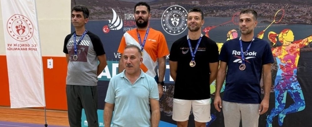 Badminton Veteranlar Türkiye Şampiyonası Kuşadası’nda tamamlandı
