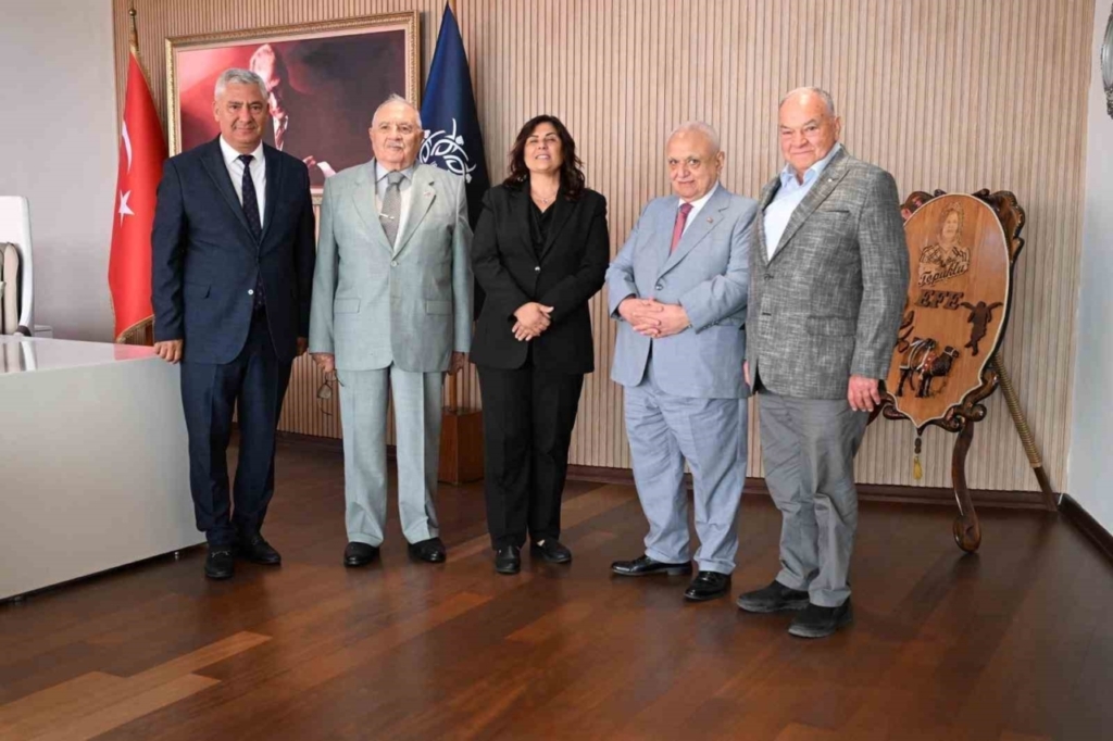 Özlem Çerçioğlu, eski bakanları ağırladı 5 baskan cercioglu eski bakanlari agirladi 7e1995f4ff9c