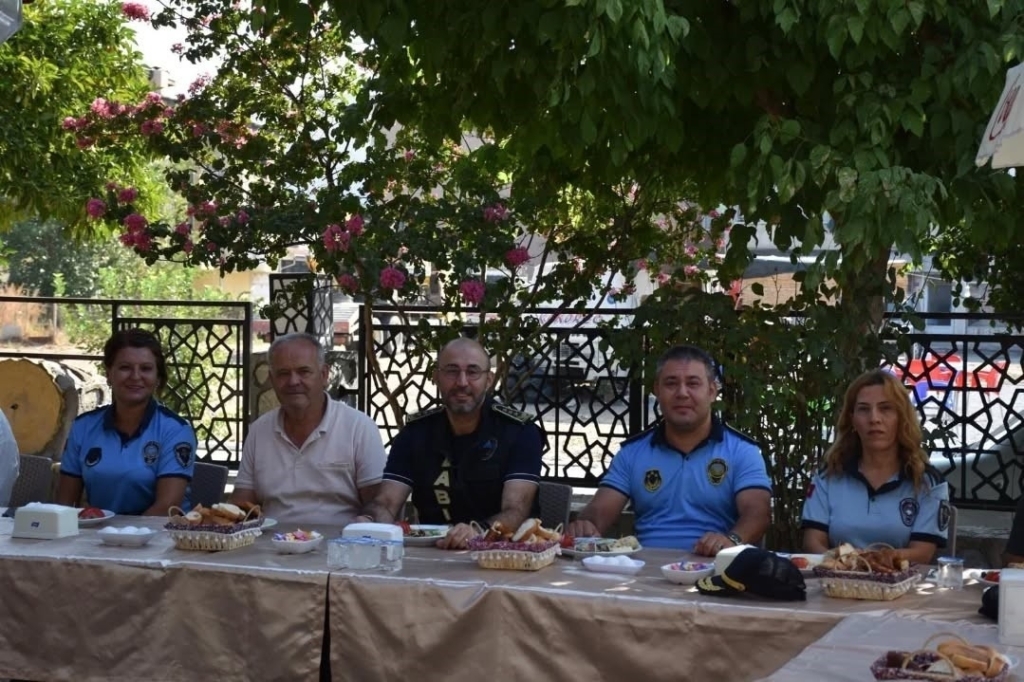 Germencik Belediye Başkanı Zencirci’den zabıta personeline kahvaltılı kutlama 6 baskan zencirciden zabita personeline kahvaltili kutlama 92ac09ea17d9