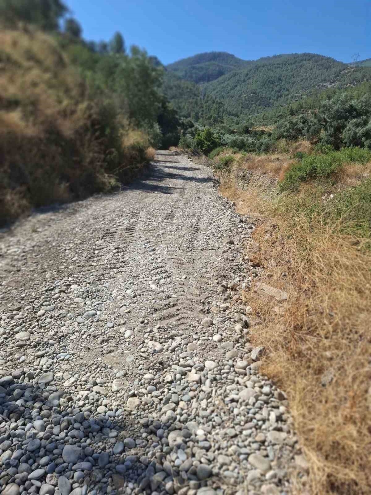 Bozdoğan’da arazi yolları bakıma alındı