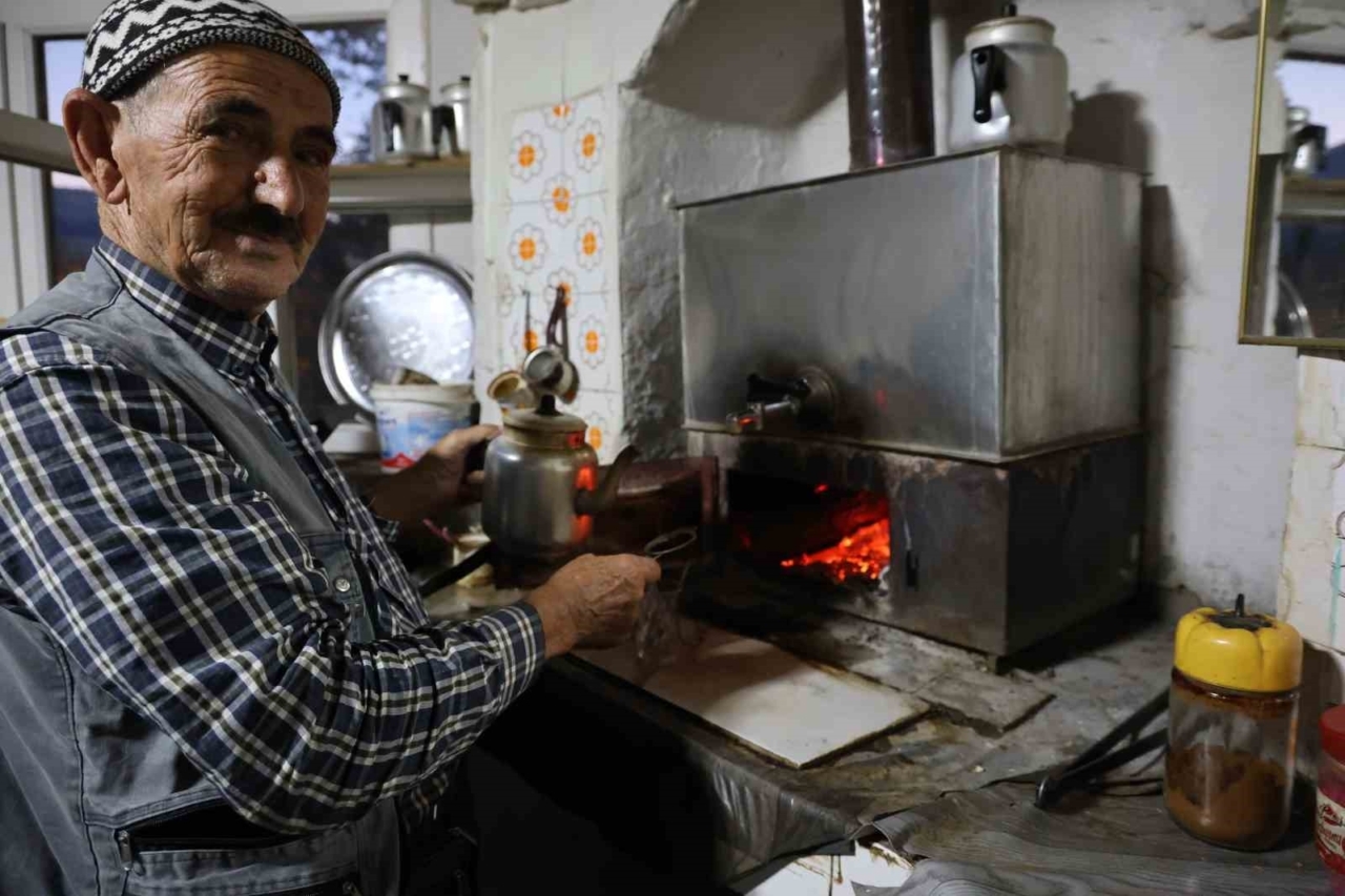 Çay 7 lira, su bedava
