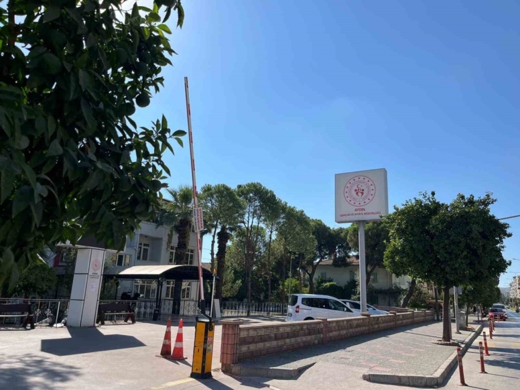deprem riski nedeniyle mudurluk binasi tahliye edildi 7729c284492a