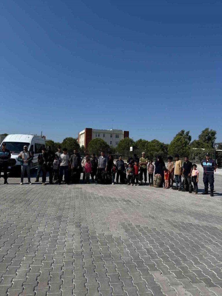 didimde 34 duzensiz gocmen sahilde yakalandi dbbe1112d701
