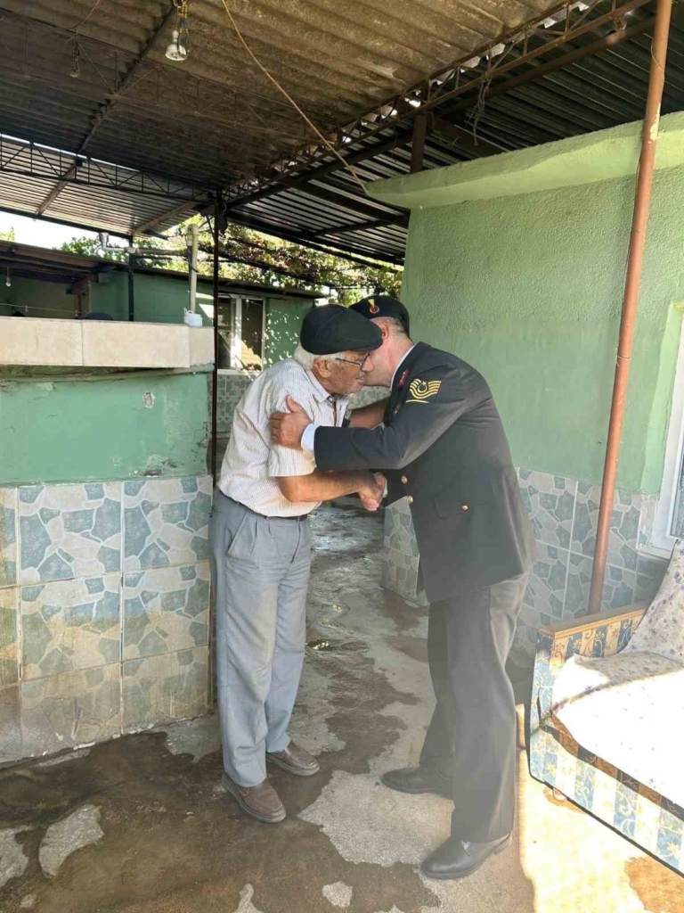 jandarma sehit ailelerini unutmadi 54cdf7332d51