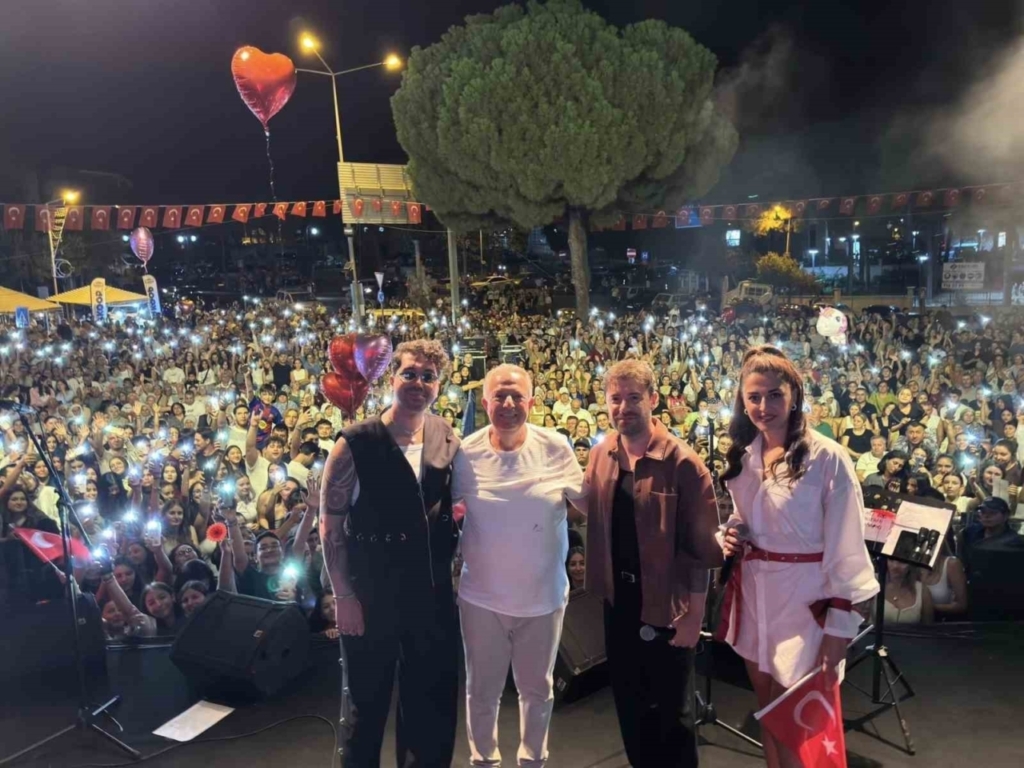 Karacasu’da Festival coşkusu konserlerle taçlandı 5 karacasuda festival coskusu konserlerle taclandi 4963de41a583