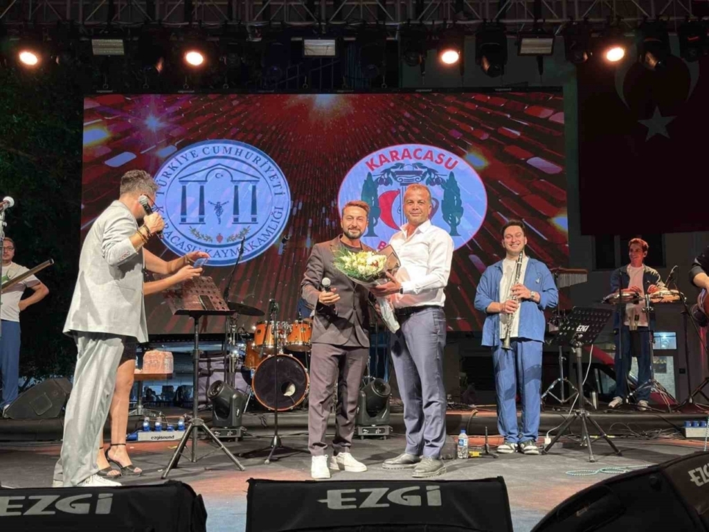 Karacasu’da Festival coşkusu konserlerle taçlandı 2 karacasuda festival coskusu konserlerle taclandi 6b6bd479b8f3