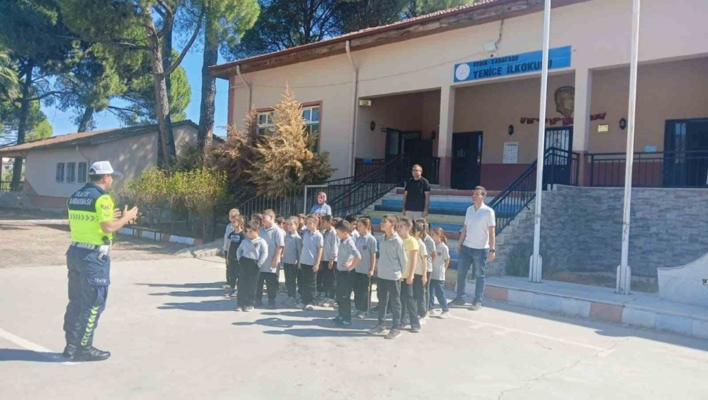 karacasuda minik ogrencilere trafik bilinci asilandi e7d4f4219a1e