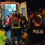 Kuşadası'nda Kontrolden Çıkan Otomobil Kamyonete Çarptı 5 Kontrolden çıkan otomobil kamyonetlere çarptı: 3 yaralı