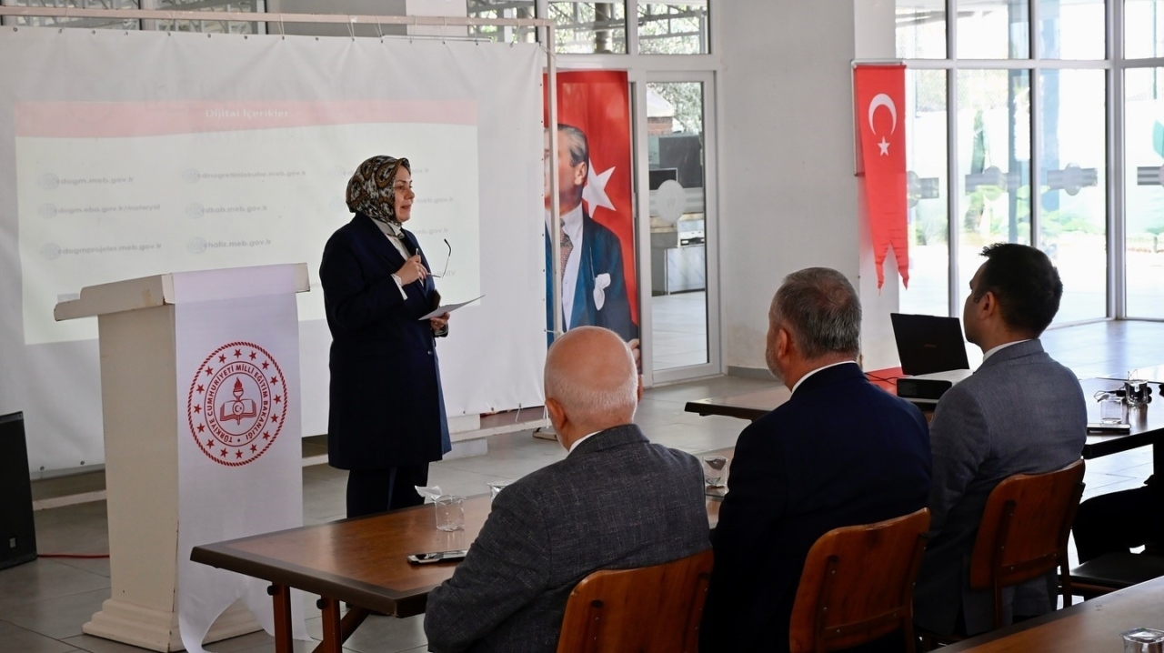 Kuşadası’nda eğitim-öğretim yılı değerlendirme toplantısı yapıldı
