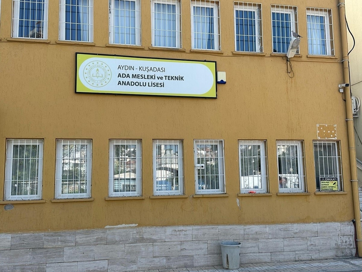 Kuşadası’nda okullar Denetimli Serbestlik iş birliğiyle yenilendi