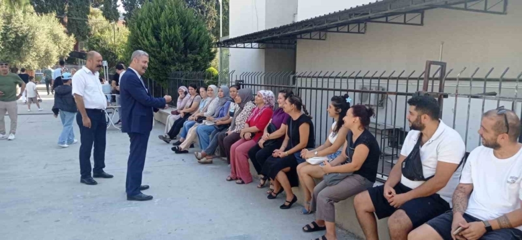 Efeler İlçe Milli Eğitim Müdürü öğrencilerin heyecanına ortak oldu 8 miniklerin okul heyecani basladi 2ebd4b3baade