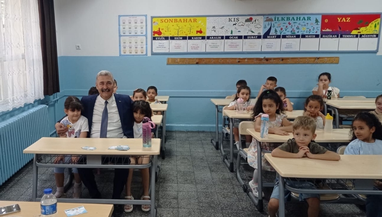 Efeler İlçe Milli Eğitim Müdürü öğrencilerin heyecanına ortak oldu