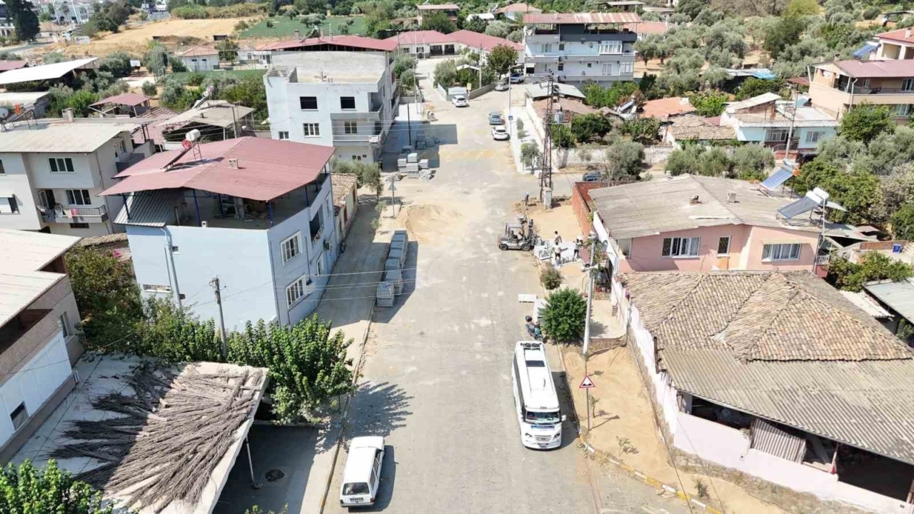 Nazilli Belediyesi Dallıca’da kaldırımları yeniliyor