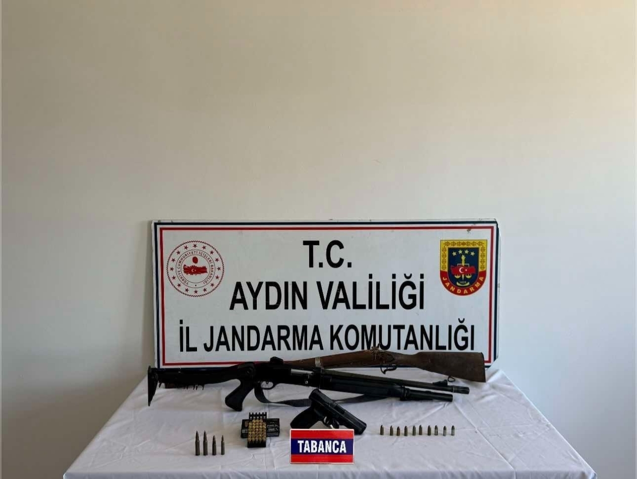 nazillide jandarmadan silah operasyonu 029d53b7fb67