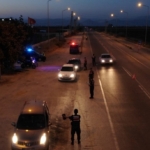 Aydın'da yol denetiminde 2 aranan şahıs yakalandı 1 Şok yol denetiminde 2 aranan şahıs yakalandı