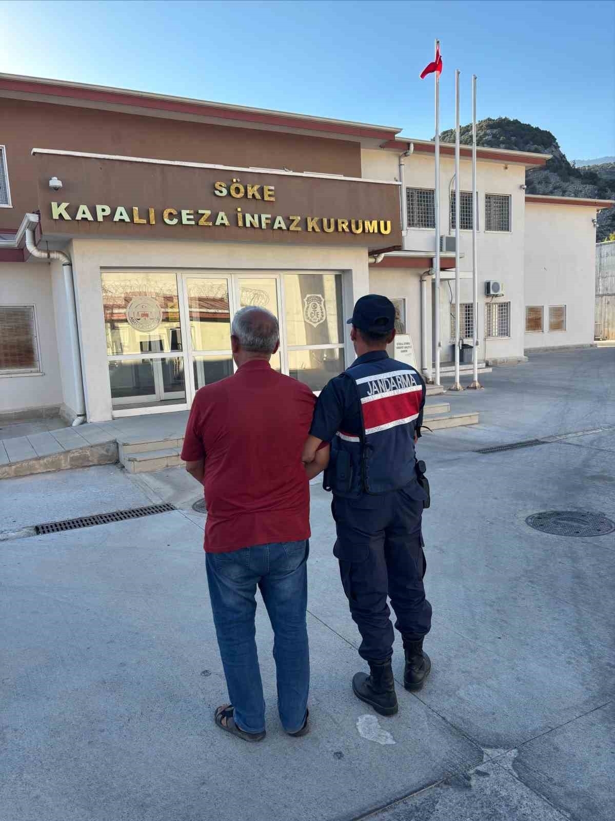 Aydın’da şüphe üzerine durdurulan araçta 9 düzensiz göçmen yakalandı