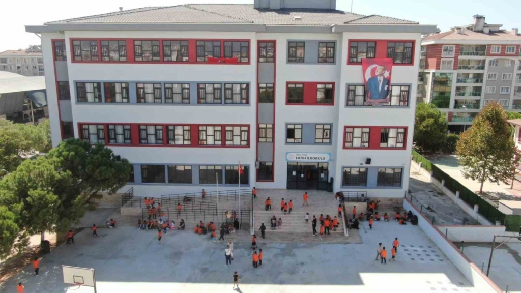 vali aksoy yazlik konutu satti mahalle ilkokula kavustu 8a3cb3a778a1