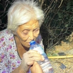 Aydın'da yaşlı kadın mama verdiği köpek sayesinde bulundu 6 Yaşlı kadın mama verdiği köpek sayesinde bulundu