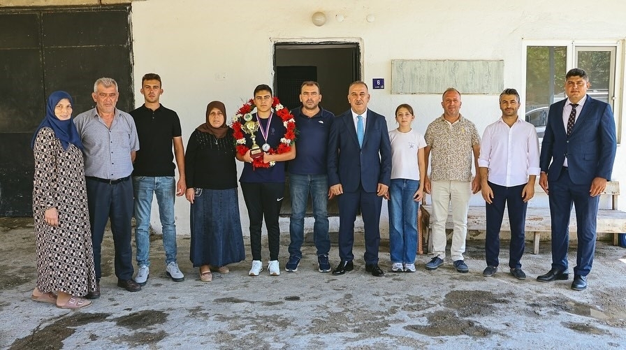 Yığmatepe, dünya şampiyonu Muaz ile bir araya geldi 3 yigmatepe dunya sampiyonu muaz ile bir araya geldi 0b185690a5ce