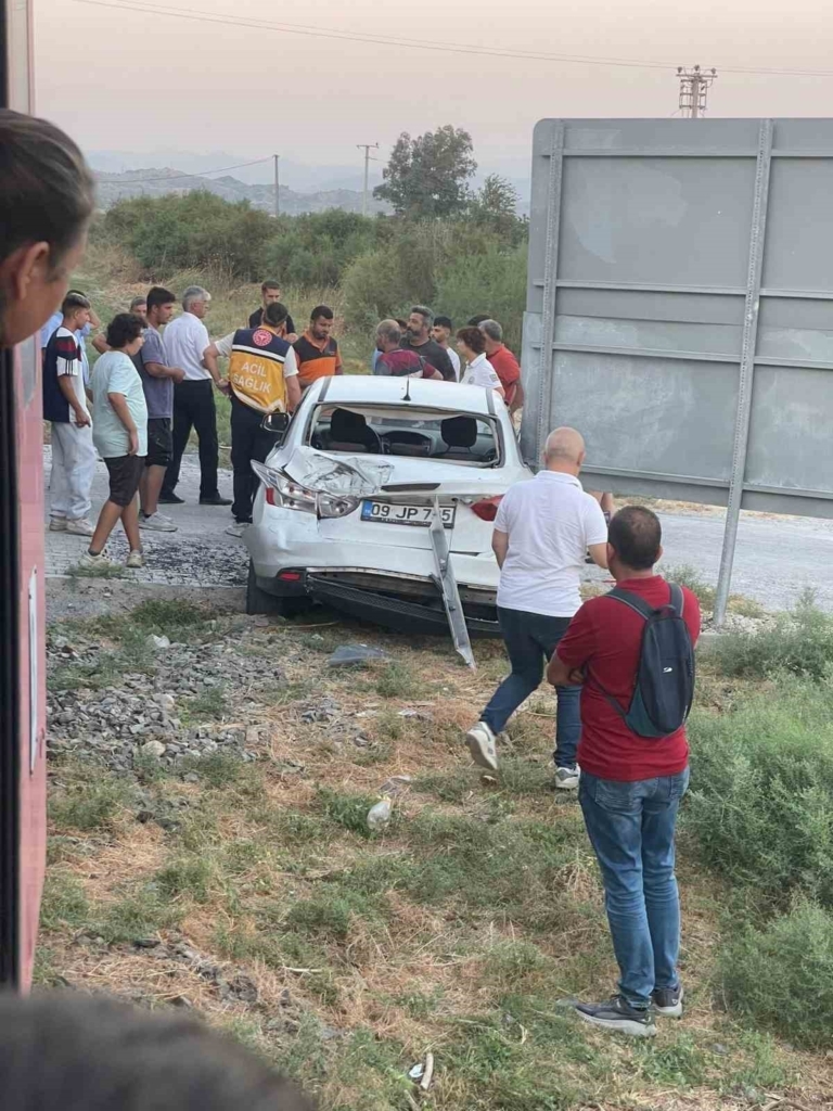 yolcu treni otomobile carpti 1 yarali 593677d85e41