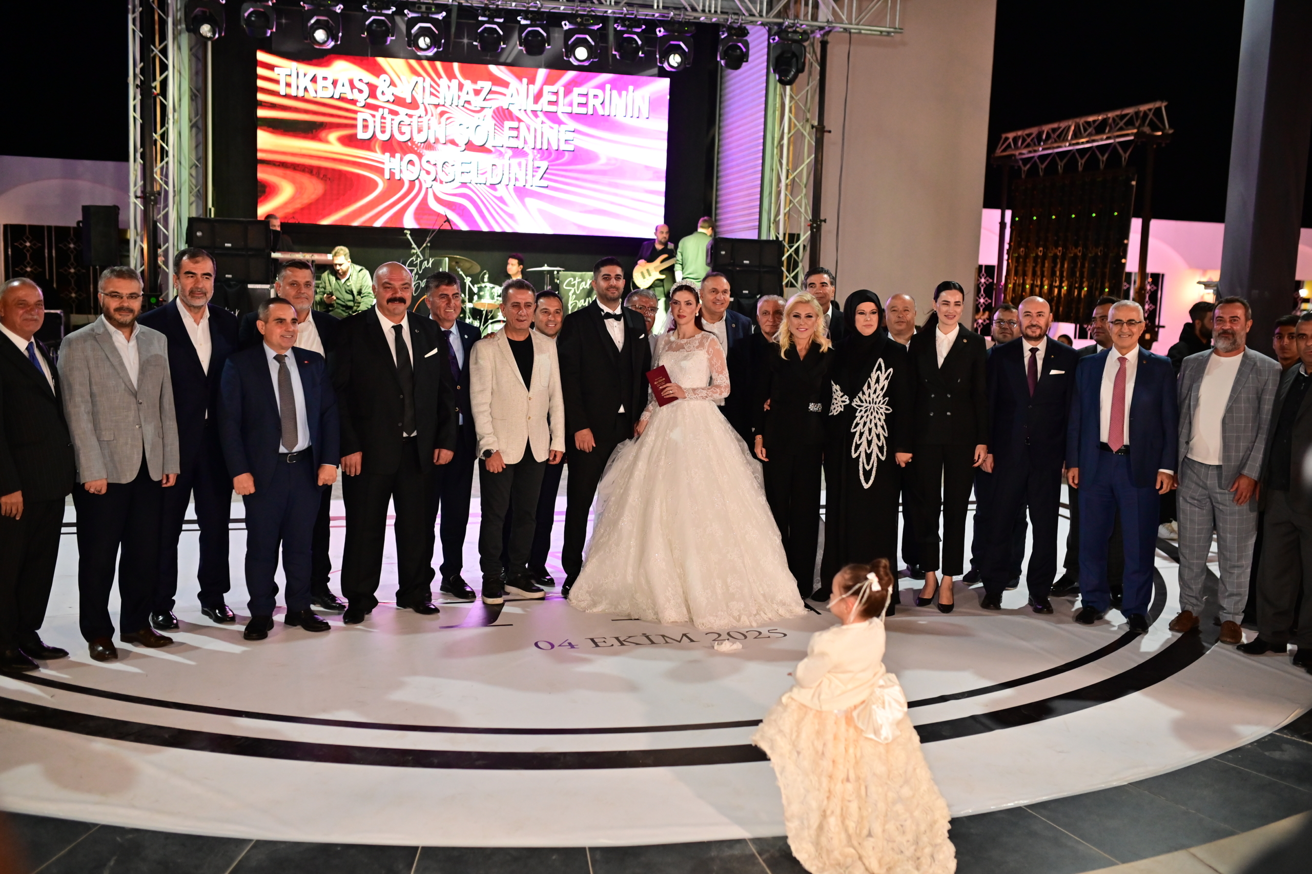 İş, Sanat, Siyaset ve Spor Camiasını Birleştiren Düğün