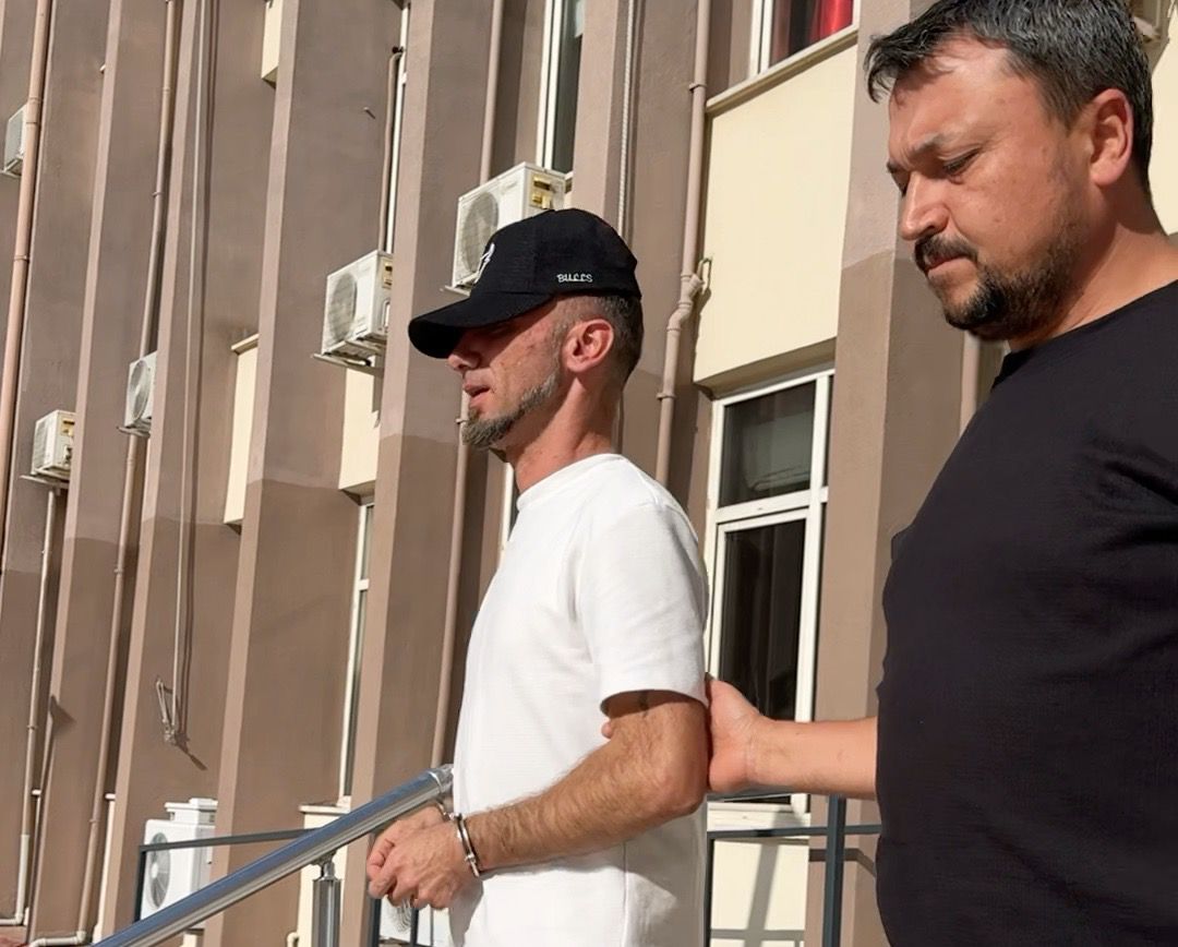 Camii Önünde Yakalandı, Cezaevine Gönderildi