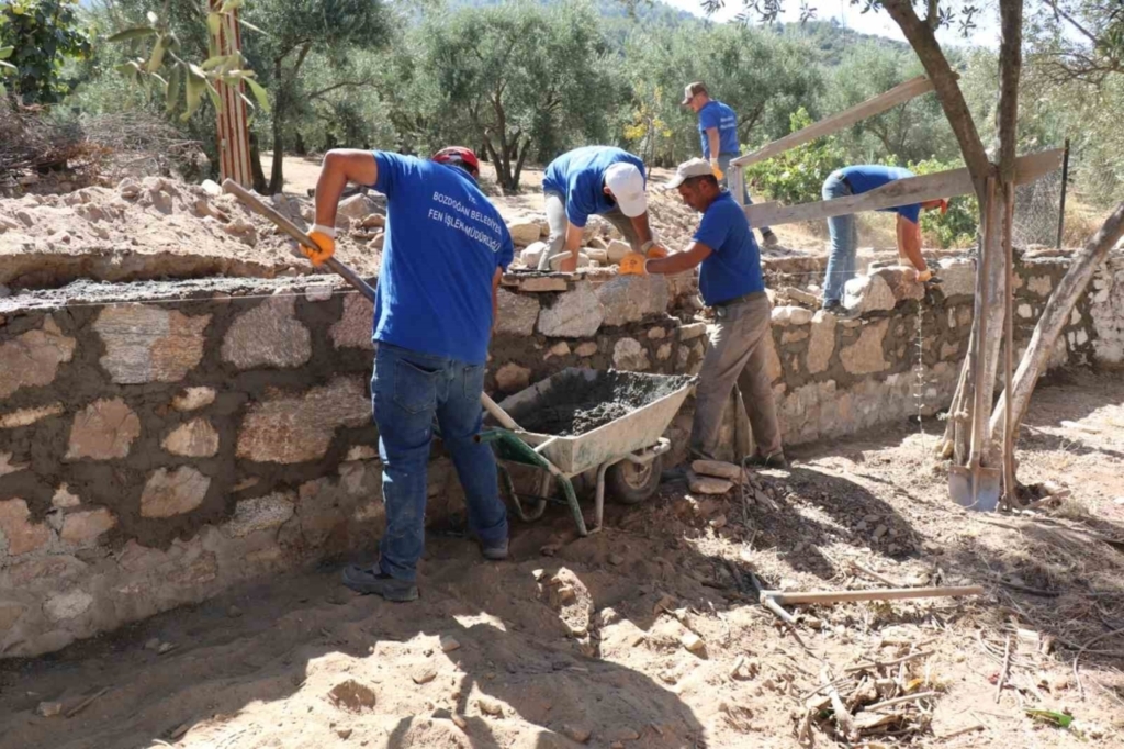 Bozdoğan Çamlıdere’de köy içi yollar ve okul çevre duvarları yenilendi 3 camliderede koy ici yollar ve okul cevre duvarlari yenilendi 9766a0c95572