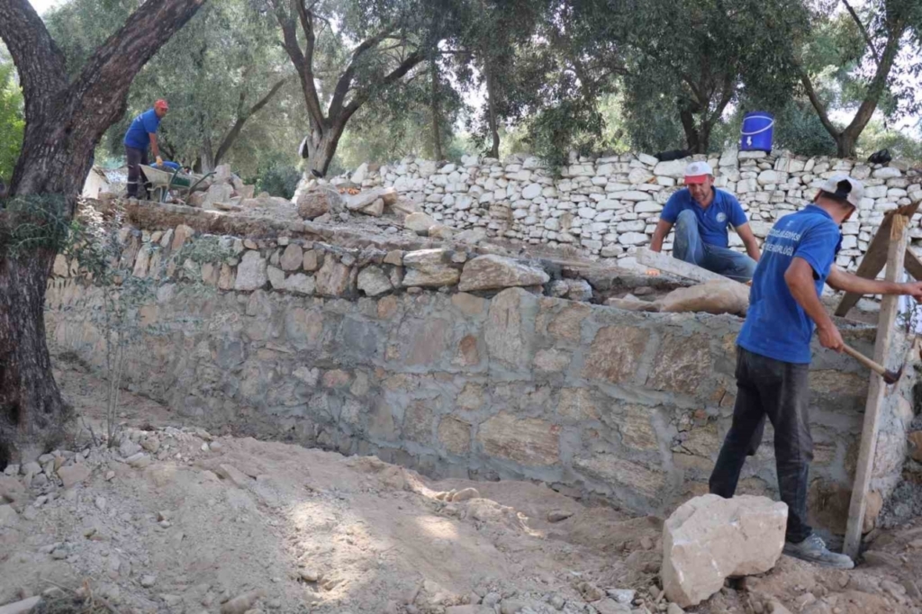 Bozdoğan Çamlıdere’de köy içi yollar ve okul çevre duvarları yenilendi 7 camliderede koy ici yollar ve okul cevre duvarlari yenilendi aba8d430901b