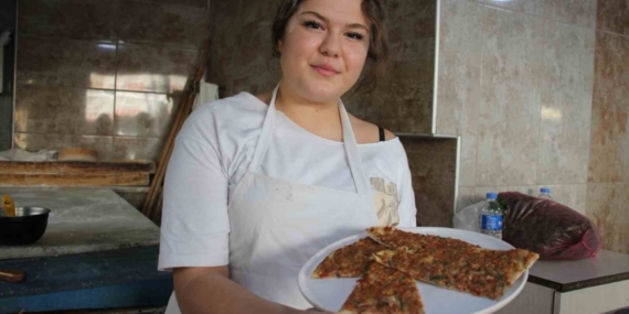 Koçarlı’da 17 Yaşındaki Kadın Pide Ustasının Hikayesi