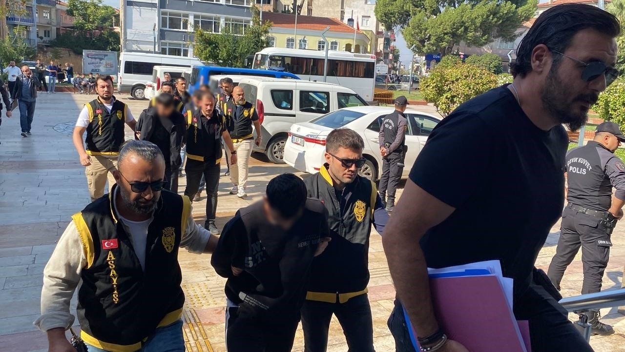Aydınlı genç, kız arkadaşının abisi ve kuzenleri tarafından bıçaklandı 1 genc kiz arkadasinin abisi ve kuzenleri tarafindan bicaklandi 2c3eff2b5c9c