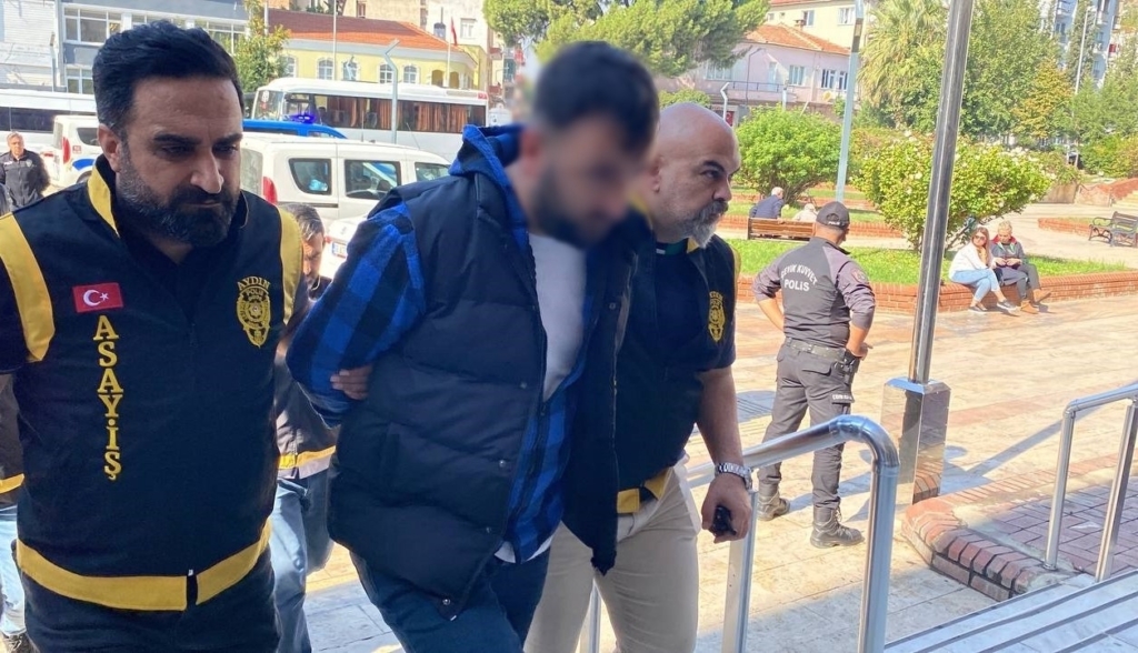 Aydınlı genç, kız arkadaşının abisi ve kuzenleri tarafından bıçaklandı 5 genc kiz arkadasinin abisi ve kuzenleri tarafindan bicaklandi 349ea01e1200