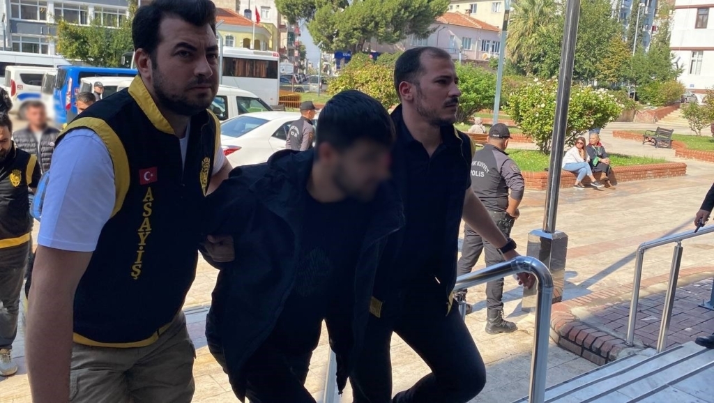 Aydınlı genç, kız arkadaşının abisi ve kuzenleri tarafından bıçaklandı 3 genc kiz arkadasinin abisi ve kuzenleri tarafindan bicaklandi 444f818acb63