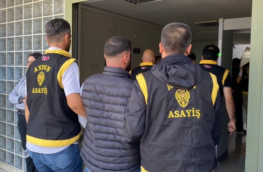 Aydınlı genç, kız arkadaşının abisi ve kuzenleri tarafından bıçaklandı 6 genc kiz arkadasinin abisi ve kuzenleri tarafindan bicaklandi 7109d6d69355
