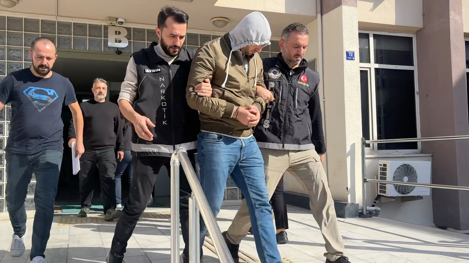 Efeler’de torbacılara madde temin eden şüpheli tutuklandı