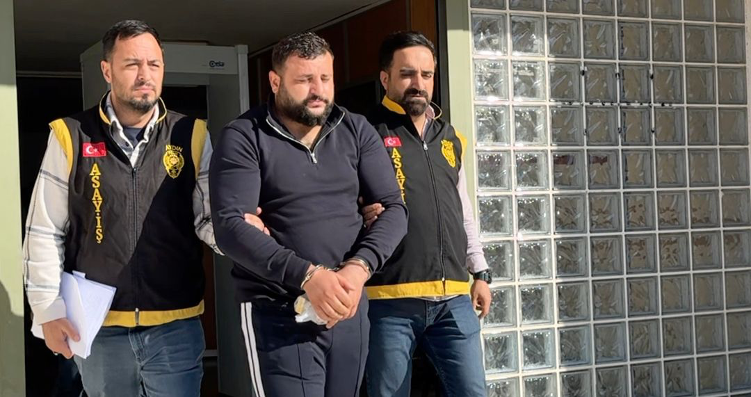 Kardeşinin kimliğiyle 2 yıldır firar geziyordu! Sonunda yakayı ele verdi